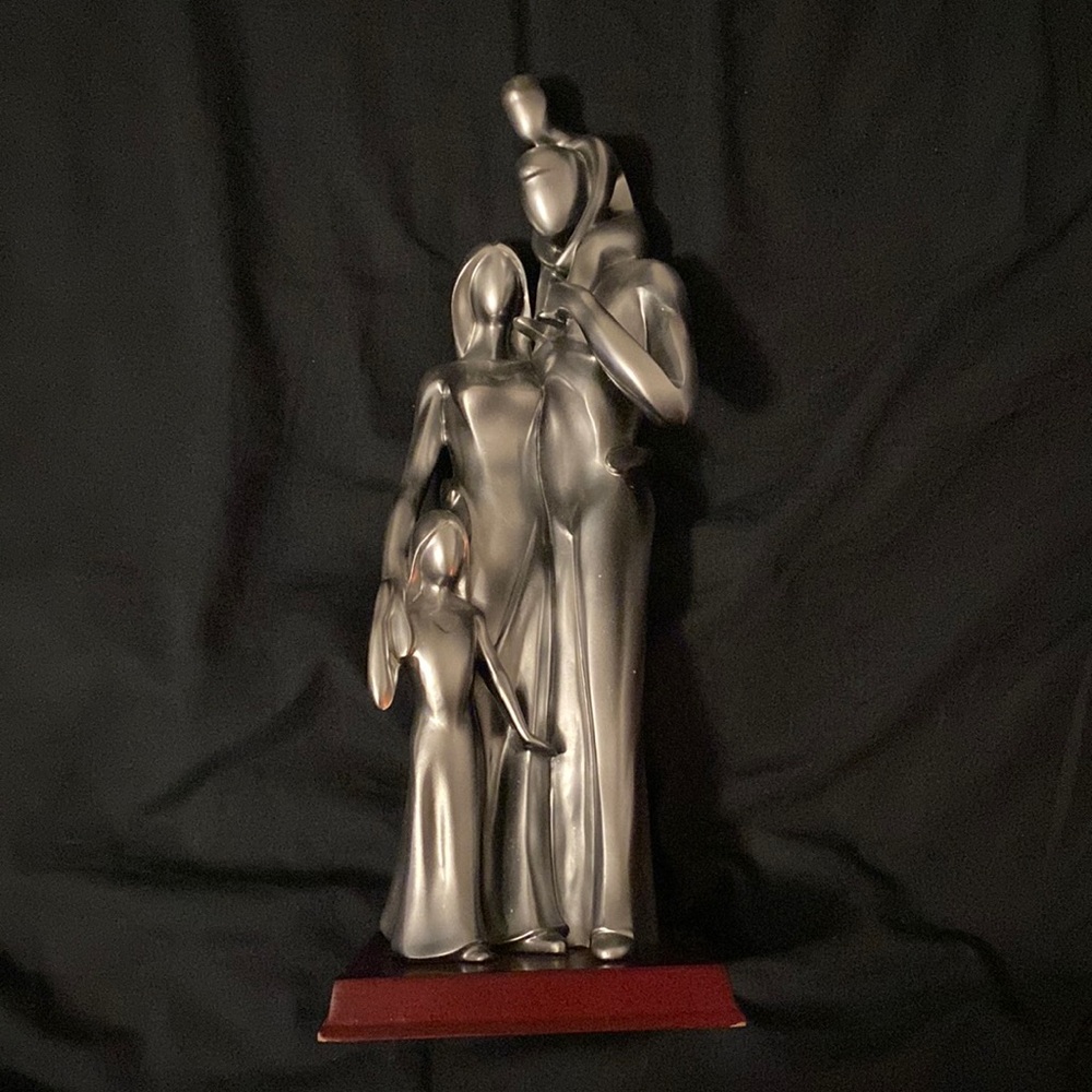 Herco Gift Professional Family Statue